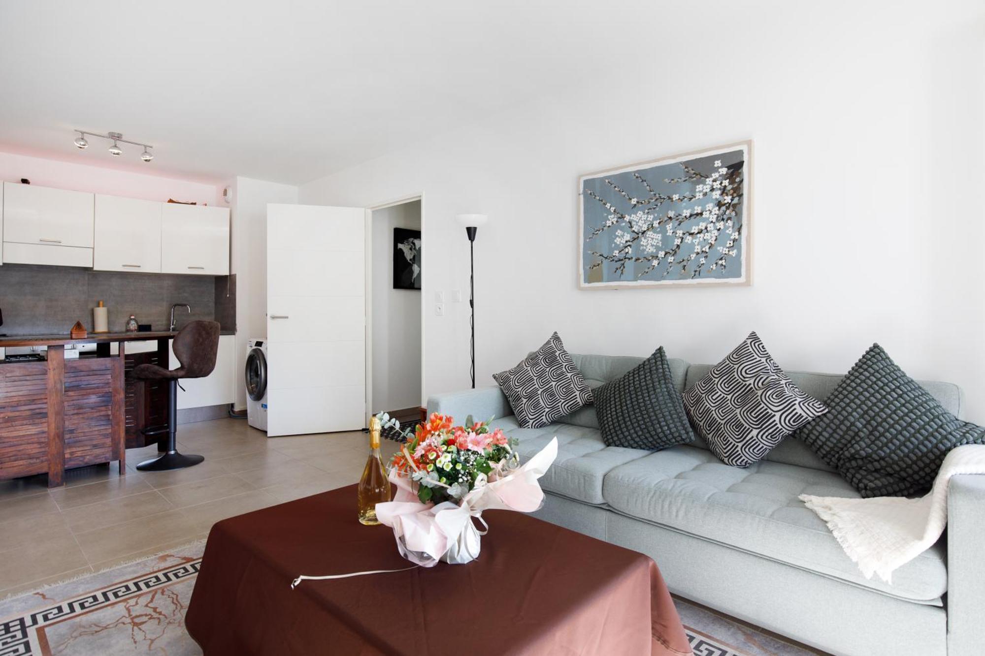 Lovely 2 Bedroom Condo With Pool Валлорис Экстерьер фото