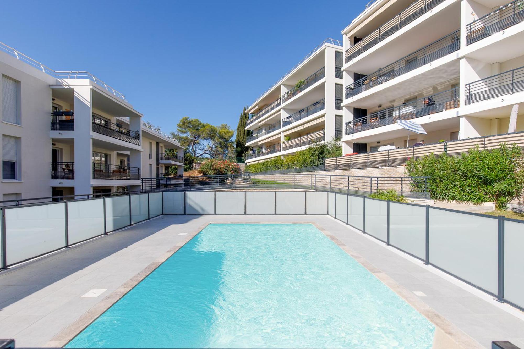 Lovely 2 Bedroom Condo With Pool Валлорис Экстерьер фото
