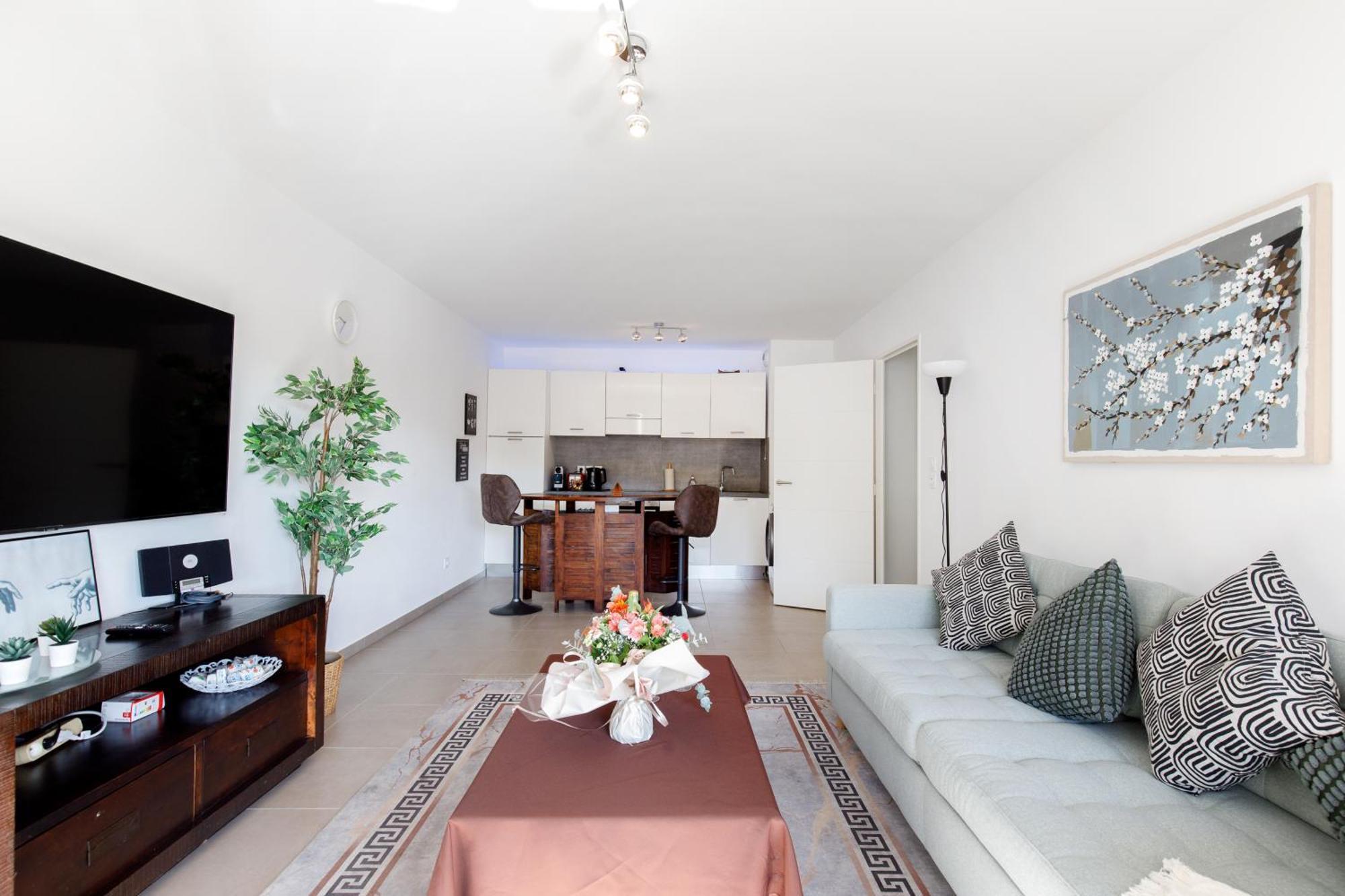 Lovely 2 Bedroom Condo With Pool Валлорис Экстерьер фото