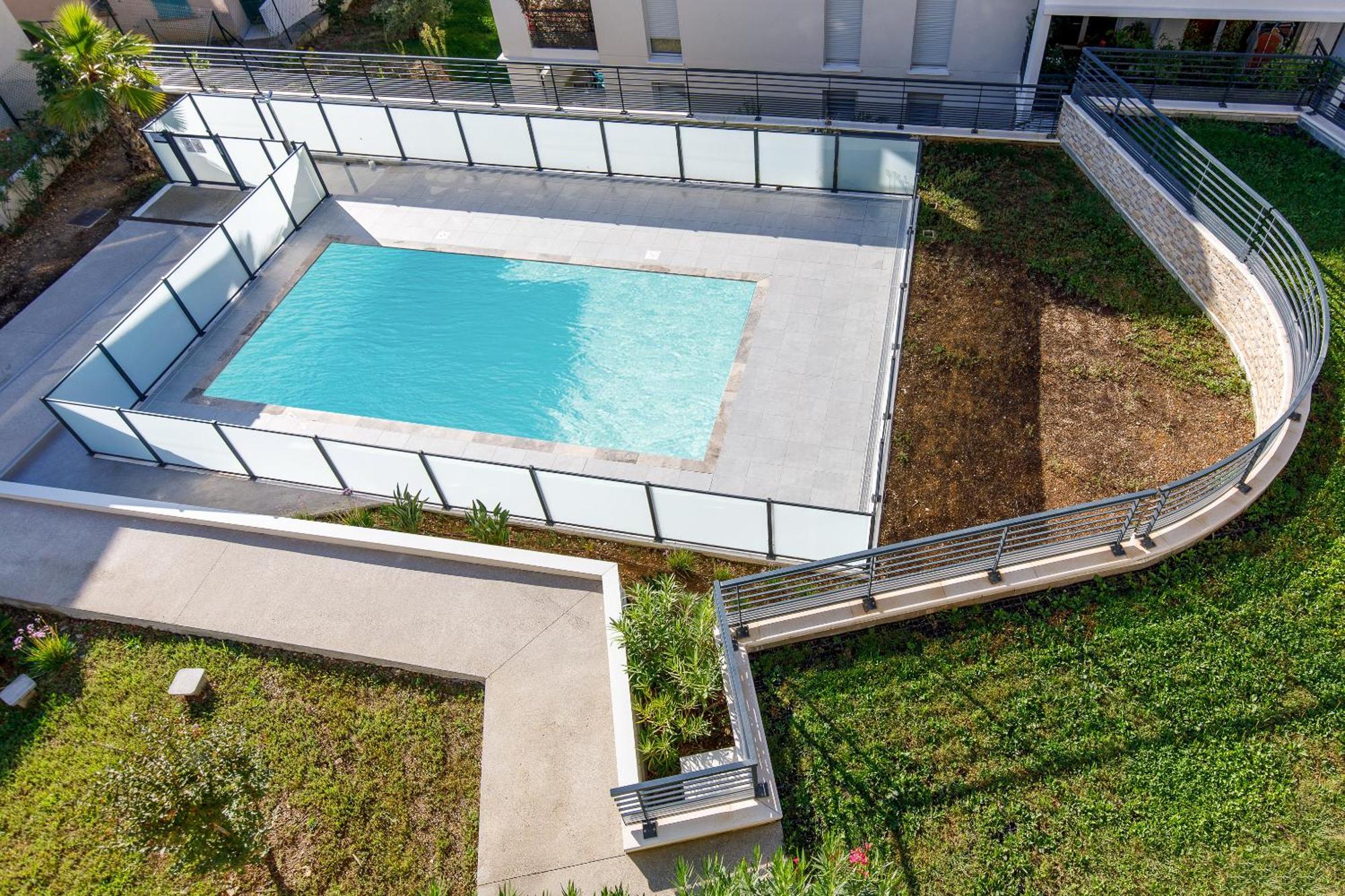 Lovely 2 Bedroom Condo With Pool Валлорис Экстерьер фото